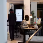 mitarbeiter wird an seinem arbeitsplatz videoüberwacht